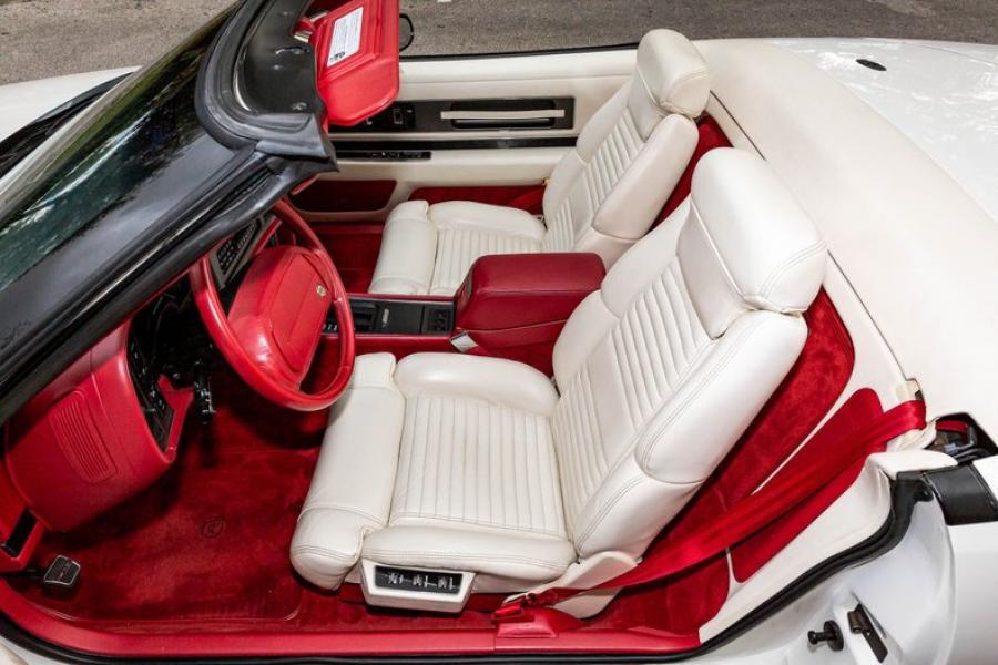 Интерьер Buick Reatta Convertible Select 60 (4EC97) 1990 года  (фото 12 из 49)